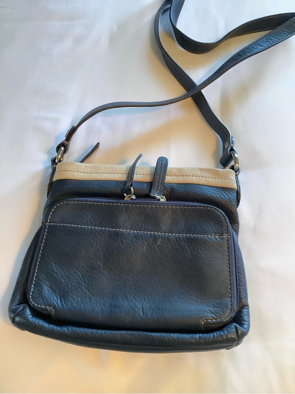b. makowsky Blue and Cream Leather Shoulder Bag with Decorative Chain Buckle - Picture 3 of 10